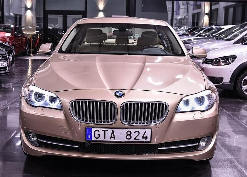 Begagnad BMW 550 408 HK (300 kW) 2012 Ljusbrun Sedan