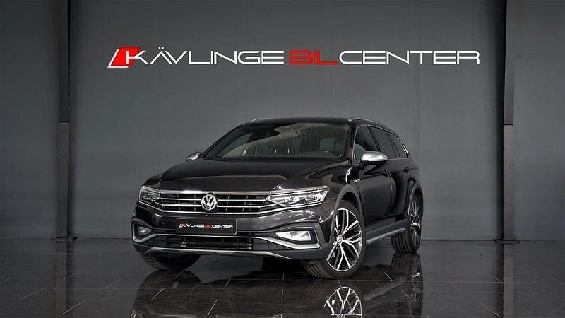 Mörkgrå (grå) Begagnad 2020 VW Passat Alltrack SE Kombi | 219 990 kr (Marknadspris) - Bild 1/4