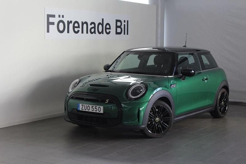 Grön (british racing grön) Begagnad 2023 Mini Cooper SE Halvkombi | 235 000 kr (Marknadspris) - Bild 1/4