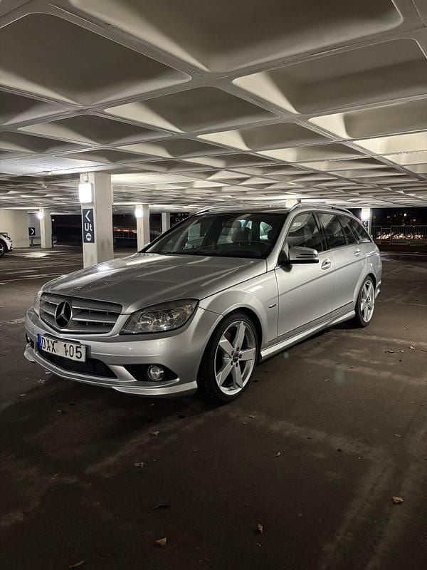 Iridium silver metallic Begagnad 2010 Mercedes C350 Kombi | 69 000 kr (Marknadspris) - Bild 1/4