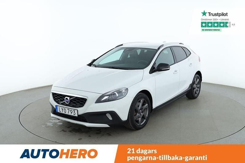Vit Begagnad 2015 Volvo V40 CC Momentum Kombi | 139 000 kr (Marknadspris) - Bild 1/4