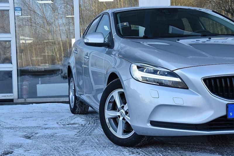 Begagnad Volvo V40 120 HK (88 kW) 2016 Silver Halvkombi