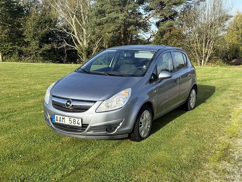 Grå Begagnad 2007 Opel Corsa Halvkombi | 38 000 kr (Marknadspris) - Bild 1/4