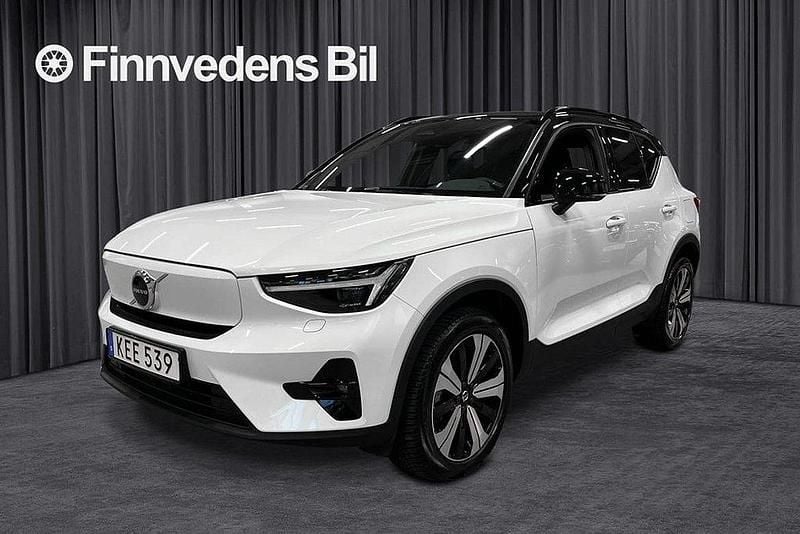 Vit Begagnad 2022 Volvo XC40 Plus SUV | 344 800 kr - Bild 1/4