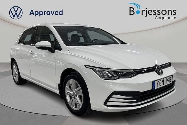 Vit Begagnad 2021 VW Golf VIII Life Halvkombi | 209 000 kr (Bra pris) - Bild 1/4