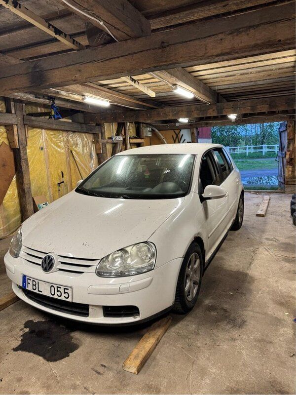 Vit Begagnad 2007 VW Golf V Trendline Halvkombi | 5 000 kr (Superpris) - Bild 1/4