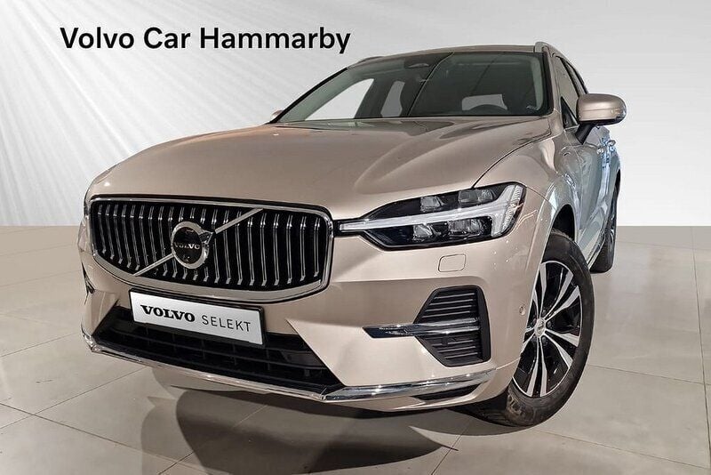 Ljusgrå Begagnad 2023 Volvo XC60 Plus SUV | 499 000 kr (Marknadspris) - Bild 1/3