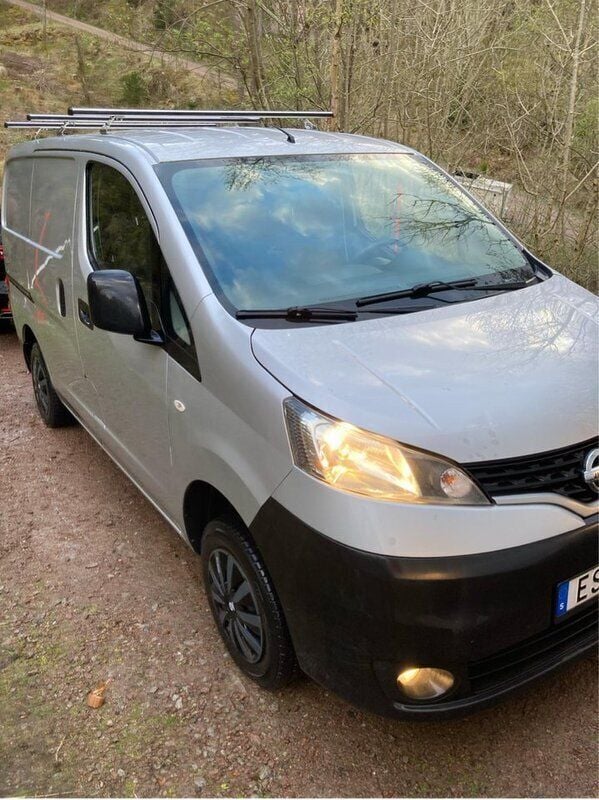 Silver Begagnad 2015 Nissan NV200 Van | 59 000 kr (Marknadspris) - Bild 1/4