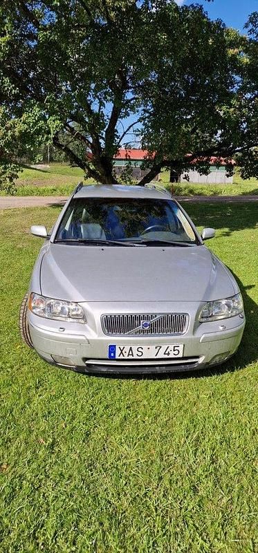 Grå Begagnad 2006 Volvo V70 Kinetic Kombi | 10 000 kr (Superpris) - Bild 1/4
