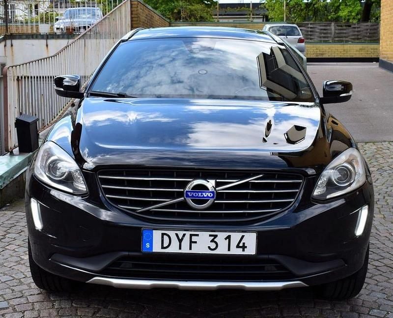 Svart Begagnad 2015 Volvo XC60 Summum SUV | 129 000 kr (Bra pris) - Bild 1/4