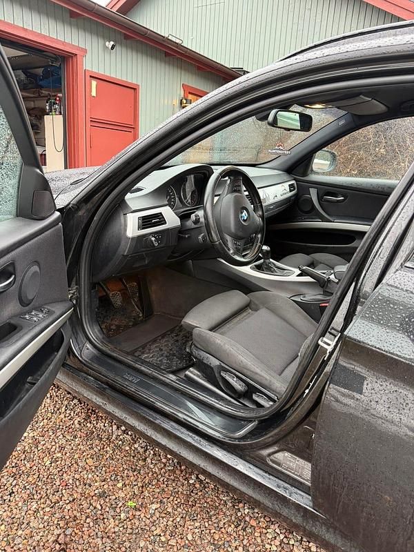Begagnad BMW 320 184 HK (135 kW) 2011 Kombi