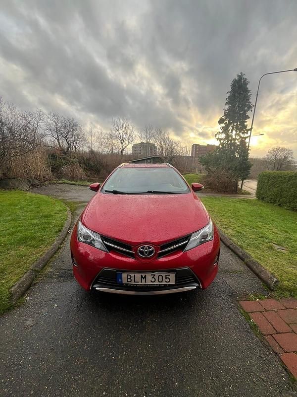 Begagnad 2015 Toyota Auris Touring Sports Kombi | 58 000 kr (Superpris) - Bild 1/4