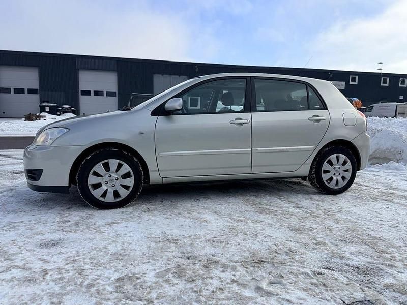 Begagnad Toyota Corolla 110 HK (80 kW) 2007 Silver