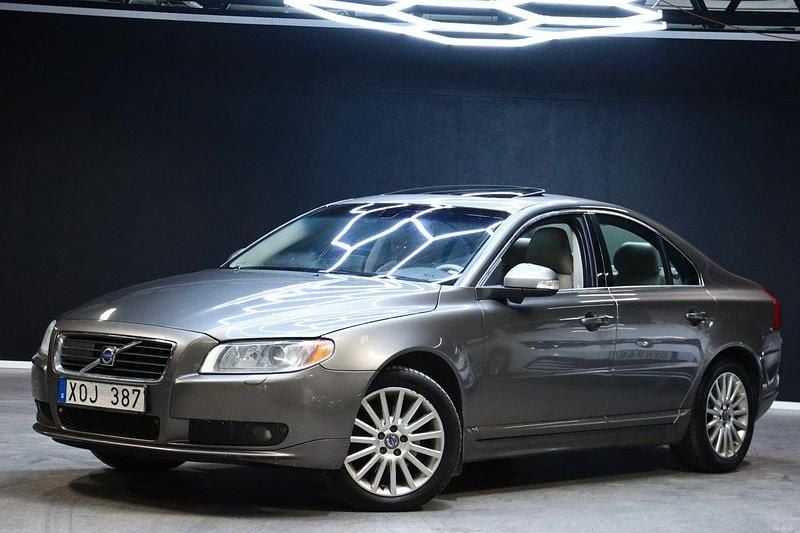 Grå Begagnad 2007 Volvo S80 Sedan | 49 900 kr (Marknadspris) - Bild 1/4