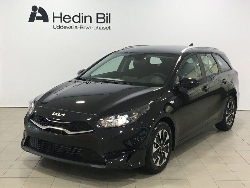 Svart Ny 2024 Kia Ceed Sportswagon 2 Kombi | 299 900 kr (Dyr) - Bild 1/4
