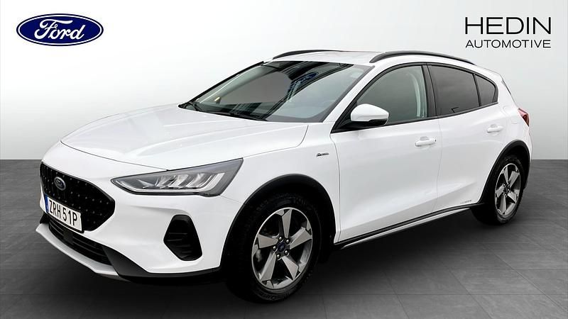 Begagnad Ford Focus Active 125 HK (91 kW) 2022 Frozen white Halvkombi