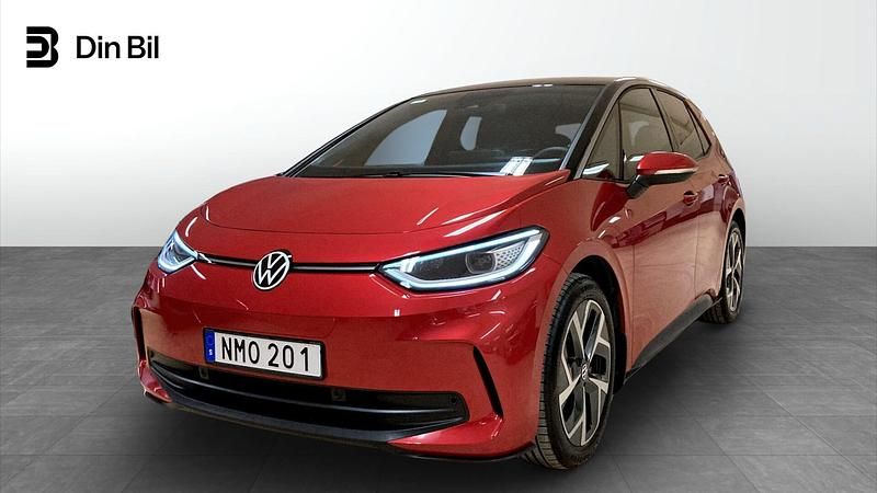 Mörkröd Begagnad 2023 VW ID.3 Pro Performance Halvkombi | 319 900 kr (Lite dyr) - Bild 1/4
