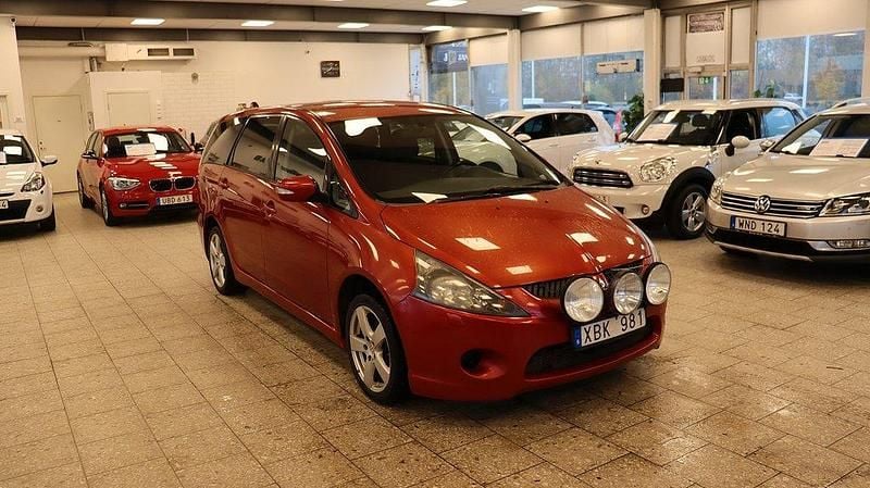 Mörkröd (röd) Begagnad 2005 Mitsubishi Grandis Minibuss | 19 900 kr (Bra pris) - Bild 1/4