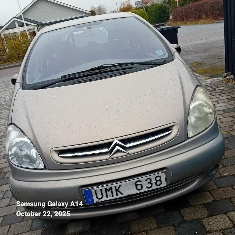 Brun Begagnad 2004 Citroën Xsara Picasso Minibuss | 24 500 kr (Marknadspris) - Bild 1/4