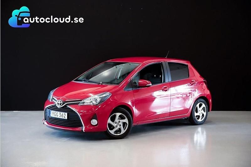 Röd Begagnad 2016 Toyota Yaris Active Sedan | 129 800 kr (Marknadspris) - Bild 1/3