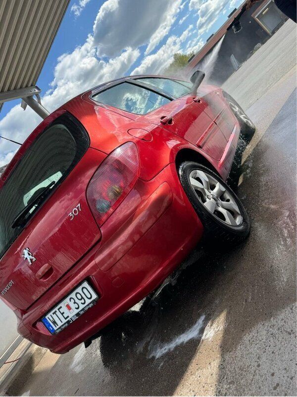 Röd Begagnad 2005 Peugeot 307 Halvkombi | 19 900 kr (Marknadspris) - Bild 1/4