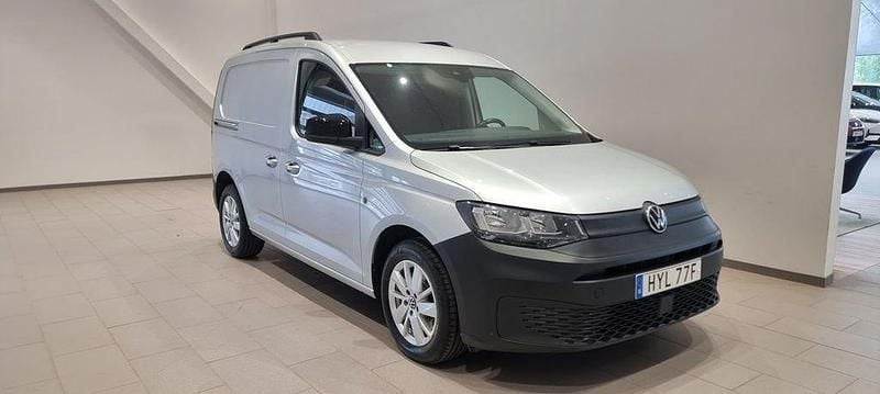 Silver (reflex silver metallic) Begagnad 2021 VW Caddy Maxi Minibuss | 259 000 kr (Bra pris) - Bild 1/4