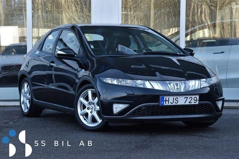 Begagnad Honda Civic Executive 140 HK (102 kW) 2007 Svart Halvkombi