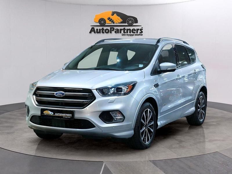 Grå Begagnad 2017 Ford Kuga ST-Line SUV | 189 900 kr (Lite dyr) - Bild 1/4