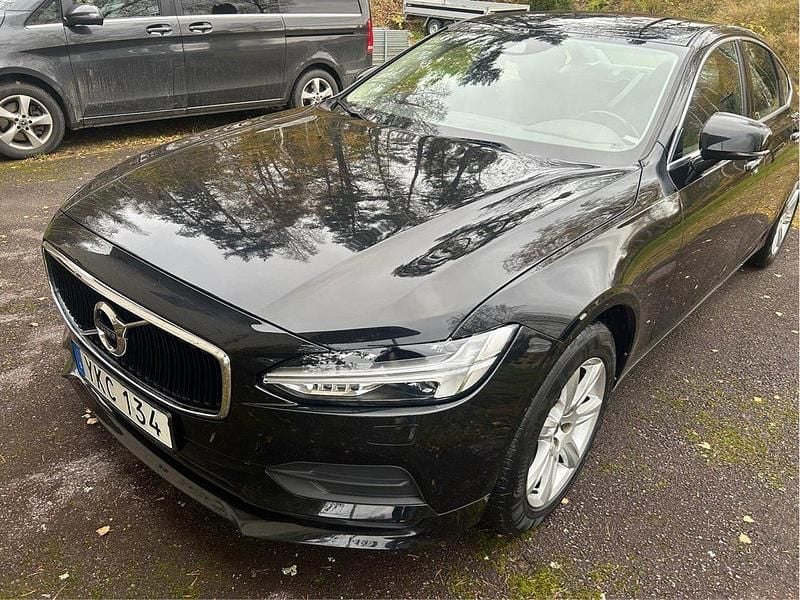 Svart Begagnad 2017 Volvo S90 Momentum Sedan | 225 000 kr (Marknadspris) - Bild 1/4