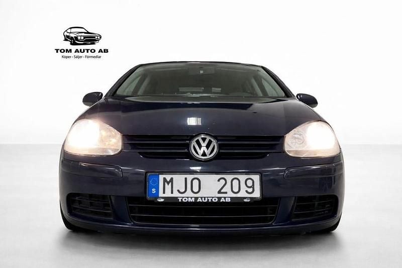 Begagnad VW Golf V Trendline 140 HK (102 kW) 2007 Mörkblå Halvkombi