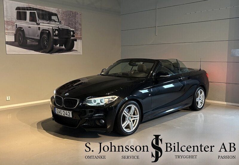 Svart Begagnad 2014 BMW 220 M Sport Cab | 239 900 kr (Bra pris) - Bild 1/4