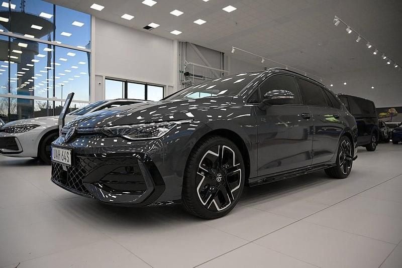 Ny 2026 VW Golf VIII R-line Kombi | 431 500 kr (Dyr) - Bild 1/3
