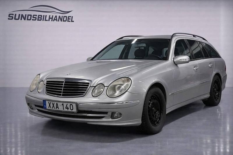Begagnad Mercedes E200 Avantgarde 163 HK (119 kW) 2005 Silver Kombi