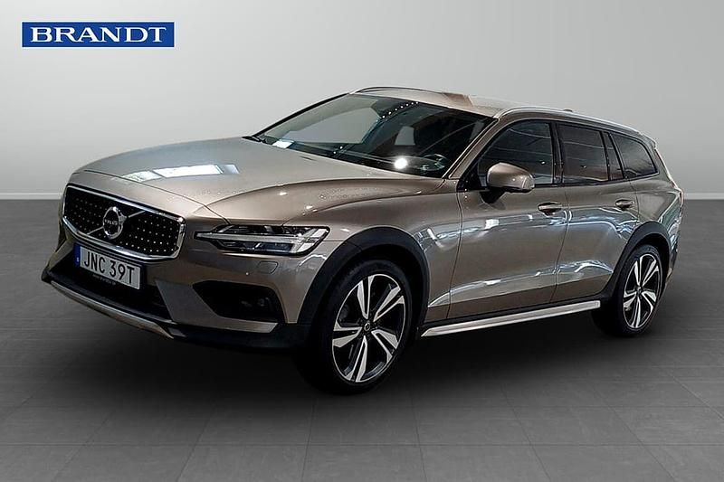 Begagnad 2019 Volvo V60 CC Kombi | 309 900 kr (Dyr) - Bild 1/4
