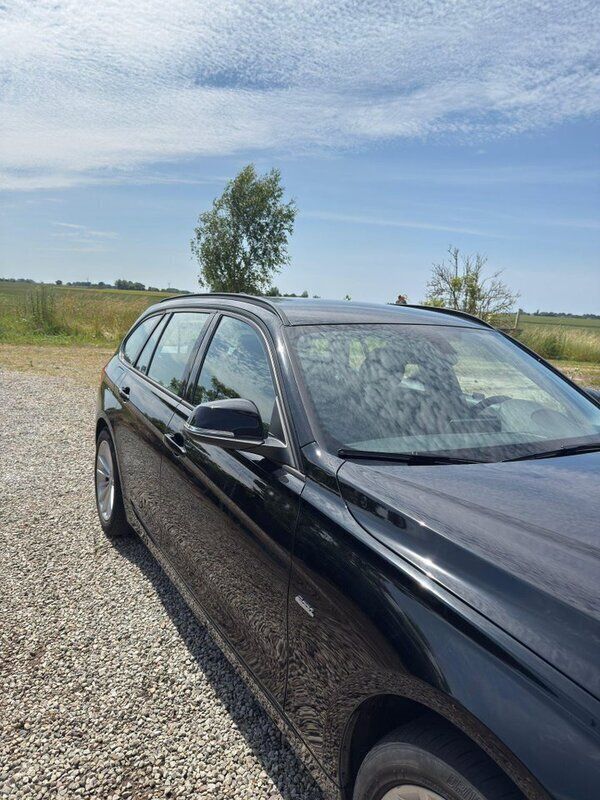 Svart Begagnad 2017 BMW 320 Kombi | 195 000 kr (Bra pris) - Bild 1/4