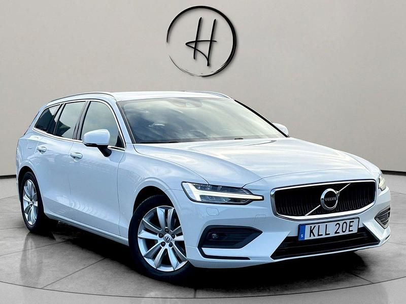 Vit Begagnad 2019 Volvo V60 Momentum Kombi | 244 900 kr (Marknadspris) - Bild 1/4