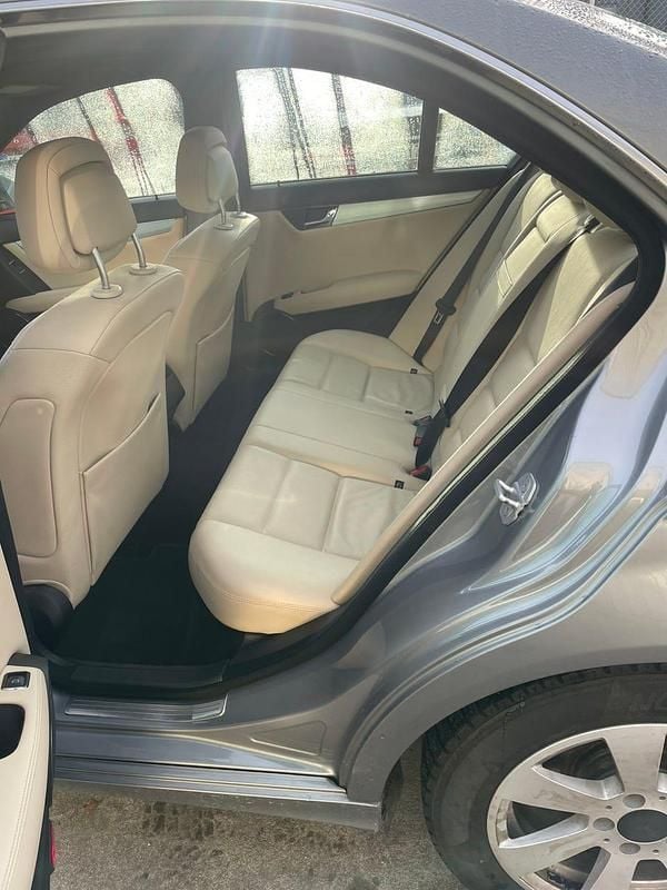 Begagnad 2008 Mercedes C350 Sedan | 72 800 kr (Bra pris) - Bild 1/4