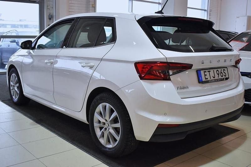 Begagnad Skoda Fabia Style 110 HK (80 kW) 2022 Vit Halvkombi