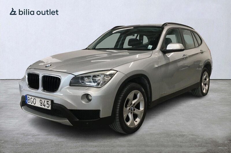 Silver Begagnad 2013 BMW X1 SUV | 139 000 kr (Marknadspris) - Bild 1/4