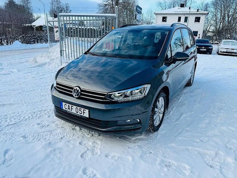 Begagnad VW Touran 116 HK (85 kW) 2019 Grå metallic Minibuss