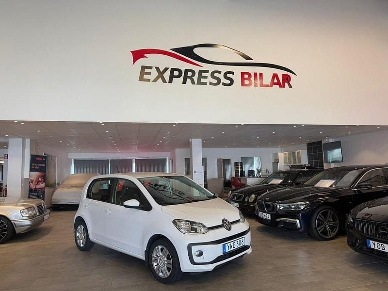 Vit Begagnad 2017 VW up! high up! Halvkombi | 72 000 kr (Marknadspris) - Bild 1/4