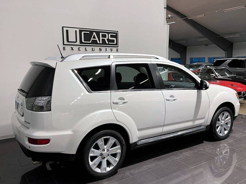 Begagnad Mitsubishi Outlander 170 HK (125 kW) 2010 Vit SUV