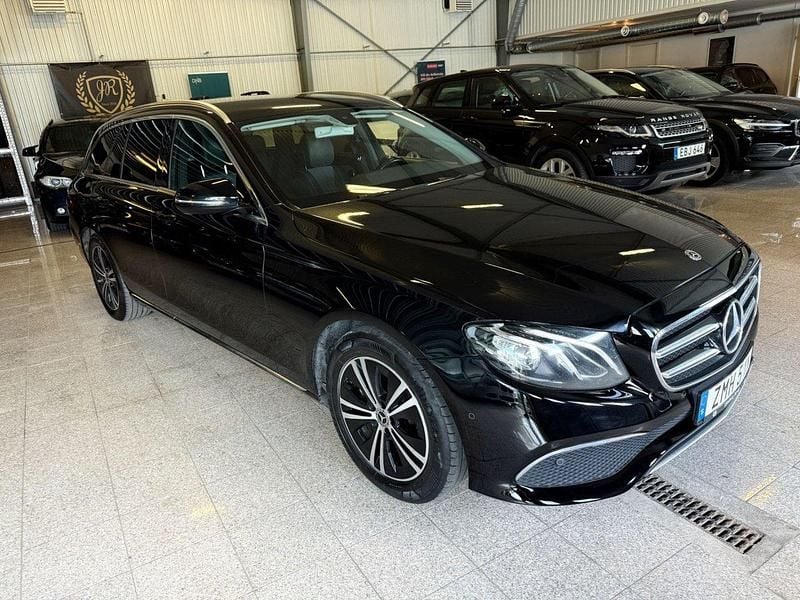 Svart Begagnad 2019 Mercedes E220 Avantgarde Kombi | 229 900 kr (Superpris) - Bild 1/4