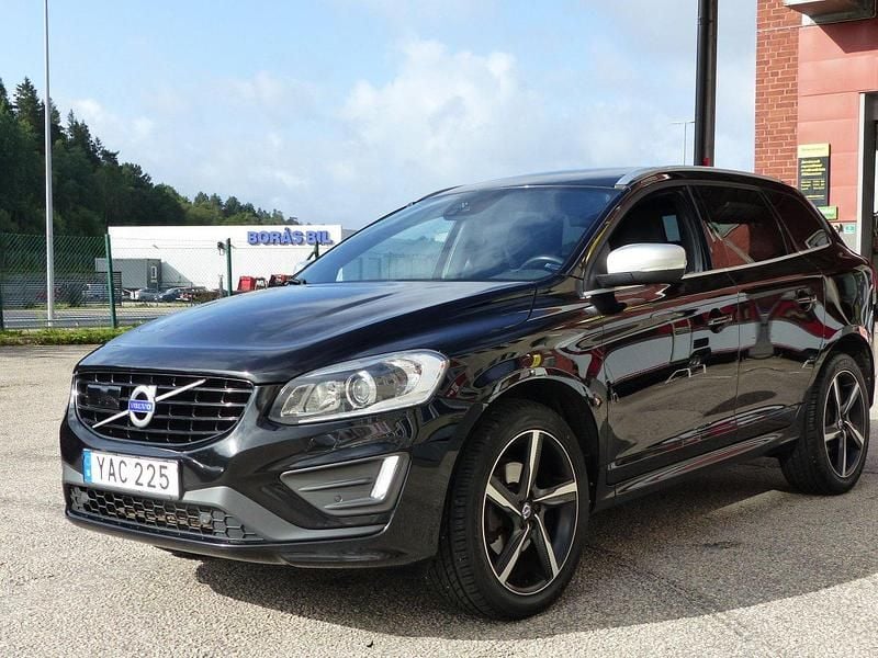Svart Begagnad 2015 Volvo XC60 R-Design SUV | 209 800 kr (Marknadspris) - Bild 1/4
