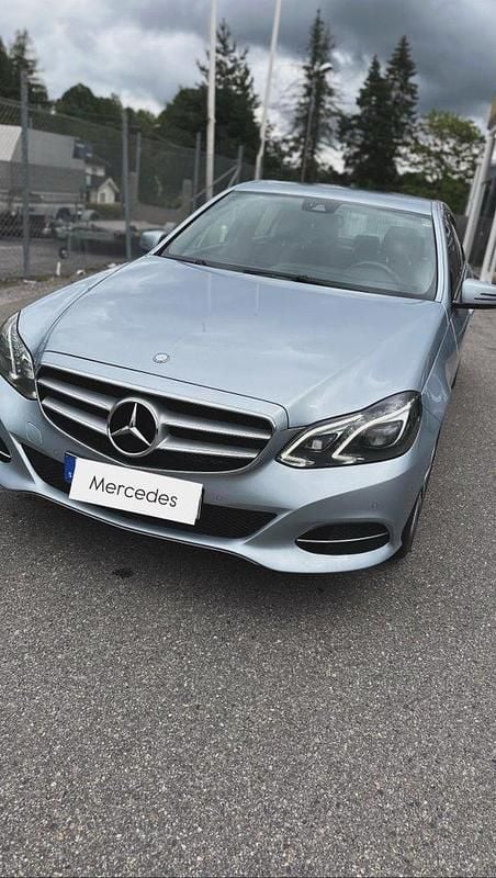 Silver Begagnad 2014 Mercedes E220 Sedan | 70 000 kr - Bild 1/3