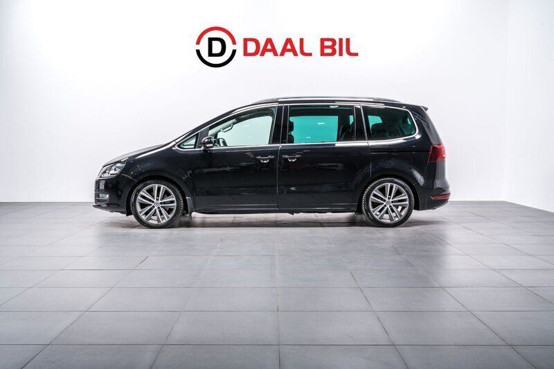 Svart Begagnad 2017 VW Sharan Minibuss | 284 700 kr (Marknadspris) - Bild 1/4