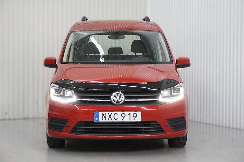 Begagnad VW Caddy 102 HK (75 kW) 2016 Röd Minibuss