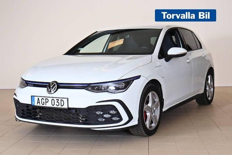 Begagnad VW Golf VIII GTE 245 HK (180 kW) 2020 Pure white Halvkombi