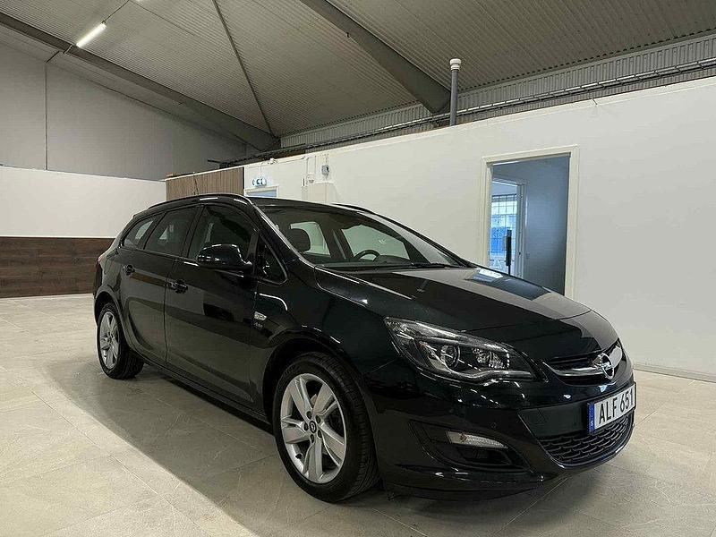 Svart Begagnad 2014 Opel Astra Kombi | 69 500 kr (Marknadspris) - Bild 1/4