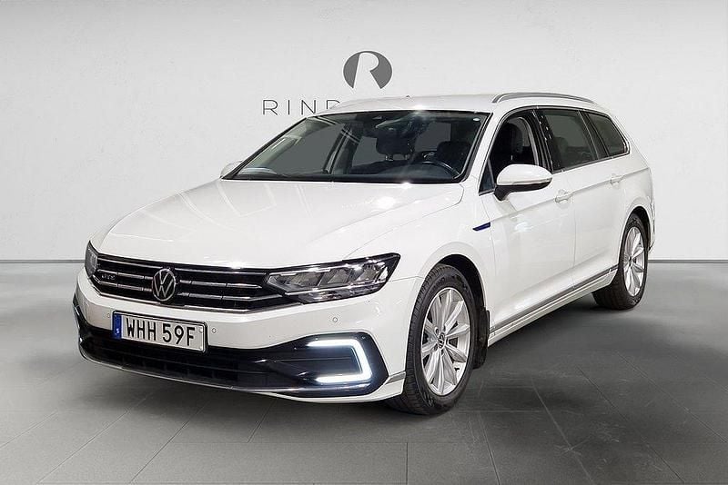 Vit Begagnad 2020 VW Passat GTE Kombi | 169 900 kr (Bra pris) - Bild 1/3